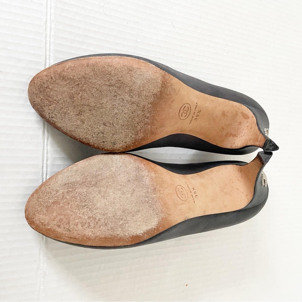 CHANEL  Lambskin Crystal CC Pumps 39.5 grey - Picture 14 of 16